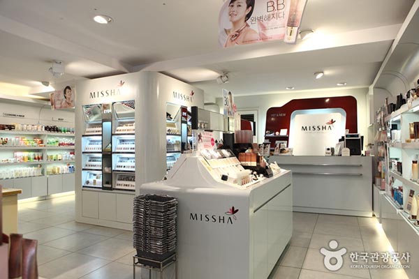 專賣店商場(chǎng)展柜設(shè)計(jì)02